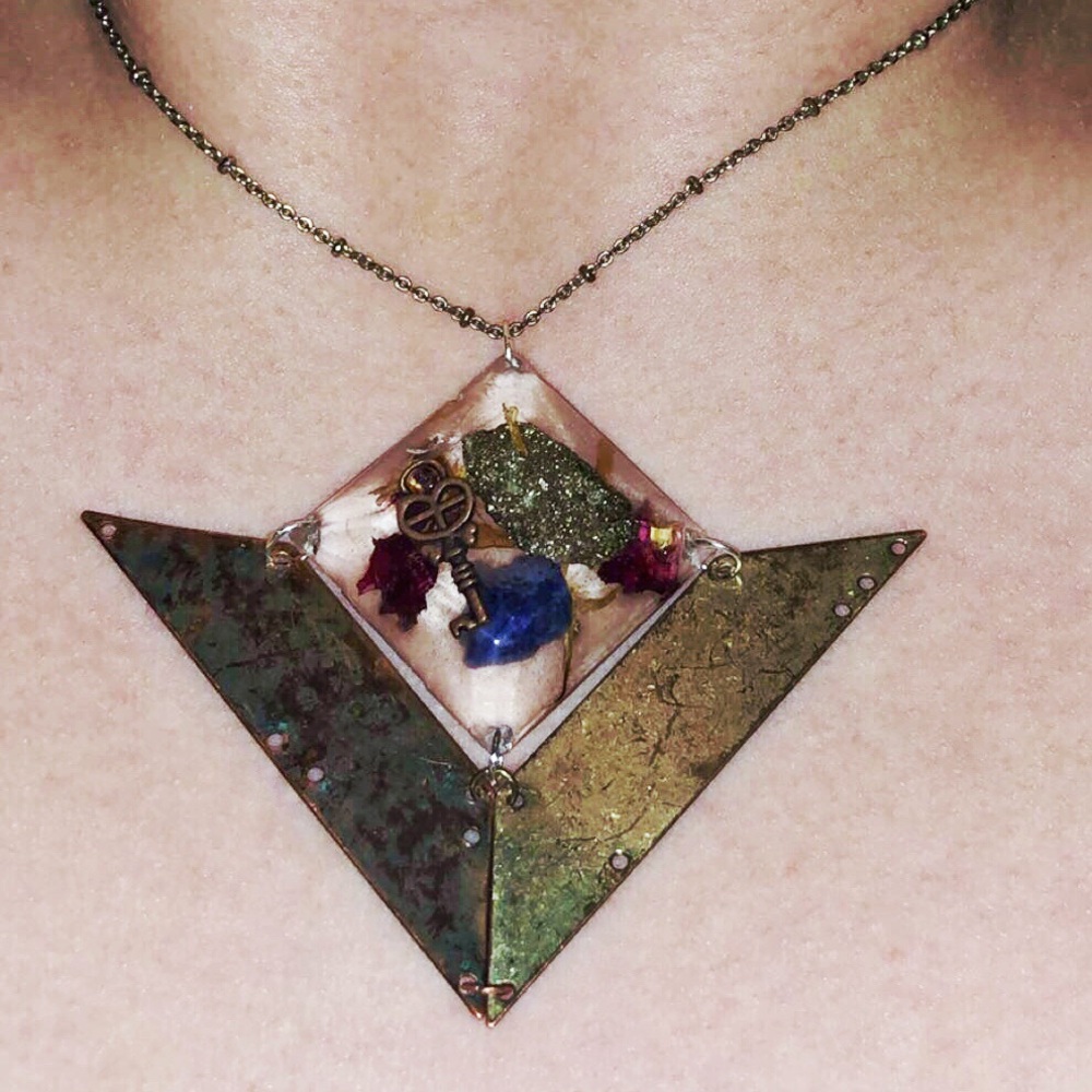 *HANDMADE* Sodalite & Pyrite Resin Necklace 🗝